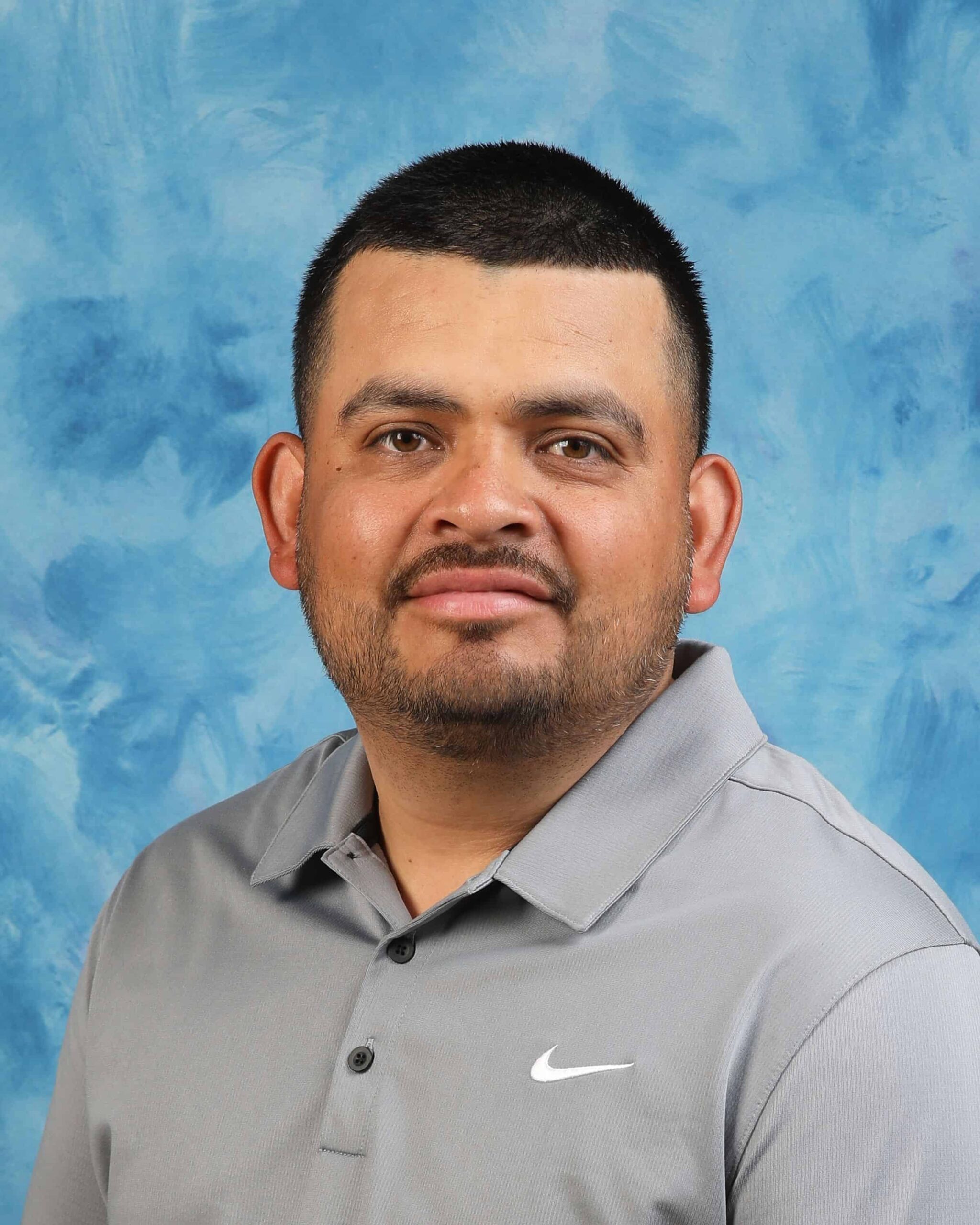 Oscar Flores : PE/Athletic Director